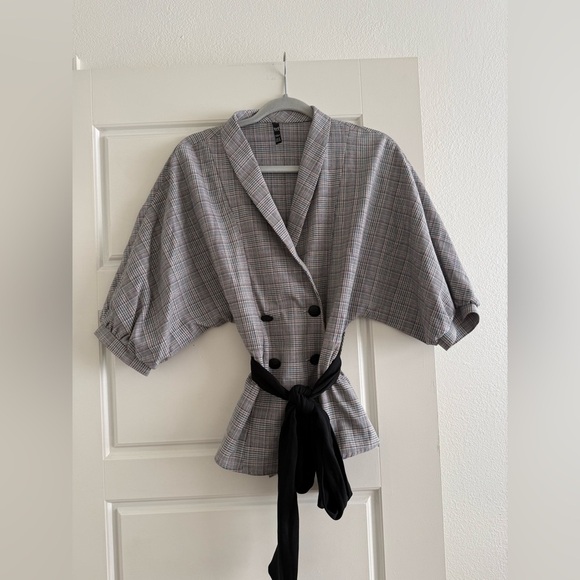 Zara Jackets & Blazers - Zara Gray Plaid Double-Breasted Short Sleeve Blazer with Black Tie Size Medium